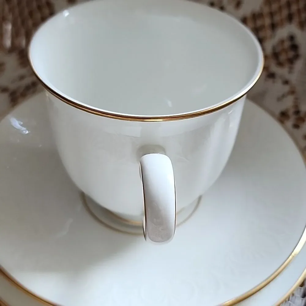 Lenox Bone china 'Hannah' Gold Band Debut Collection